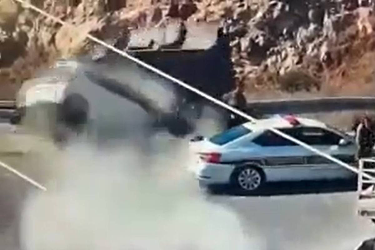 Vídeo: Carro bate em veículo policial de Israel - 19/10/2024