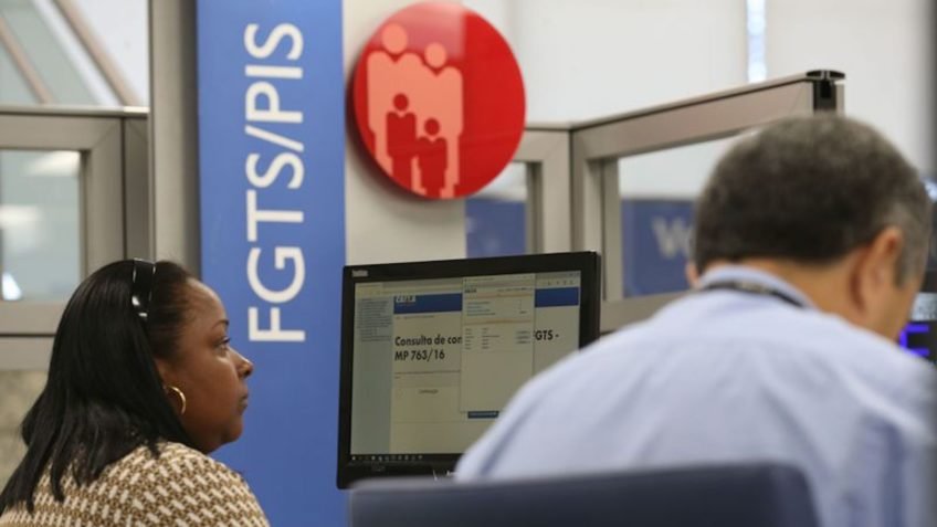 projeto diminui de 70 para 60 a idade mínima para