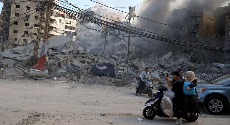 Ataques israelenses em alvos civis fazem colapsar serviços essenciais no