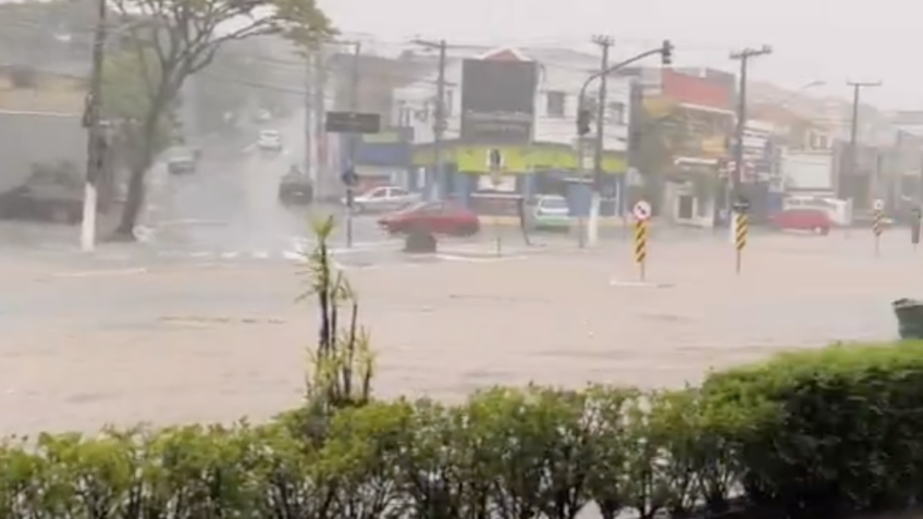 Chuva deixa mais de 63.000 pessoas sem luz em SP