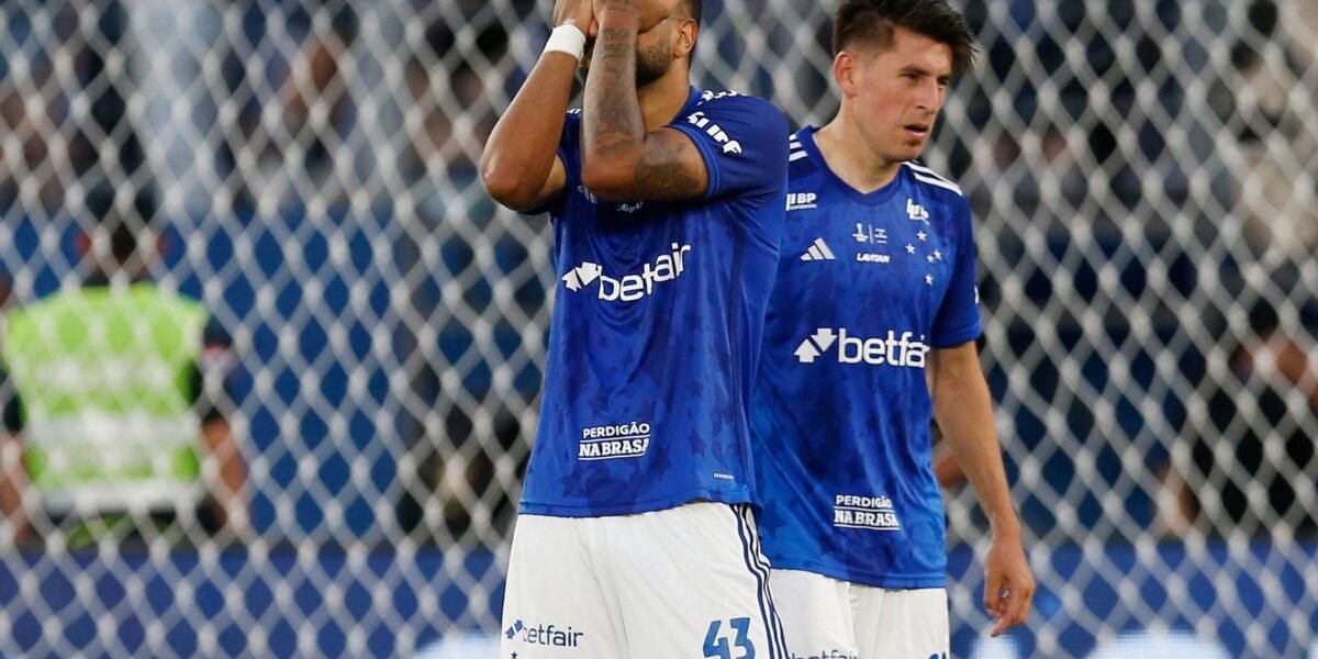 Cruzeiro é vice-campeão sul-americano após levar 3 a 1 do