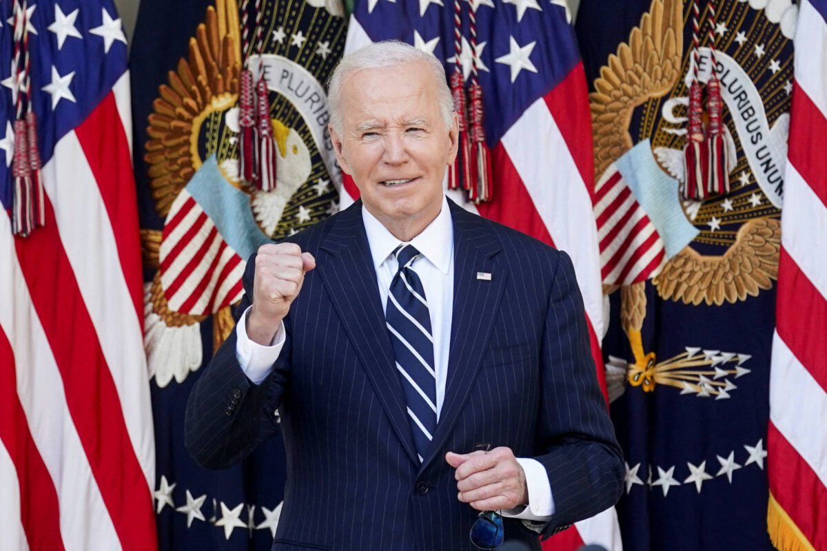 EUA: Biden promete transição pacífica de poder a Trump -