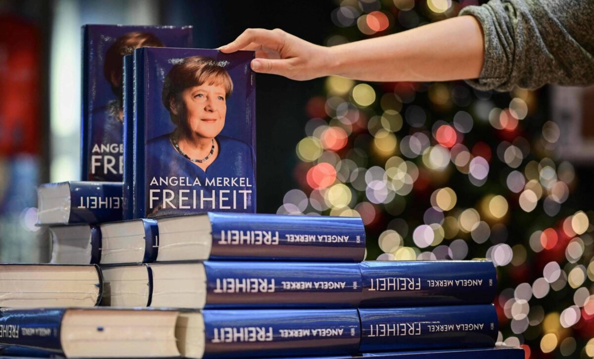 Em livro, Merkel sugere acabar com freio de gastos que