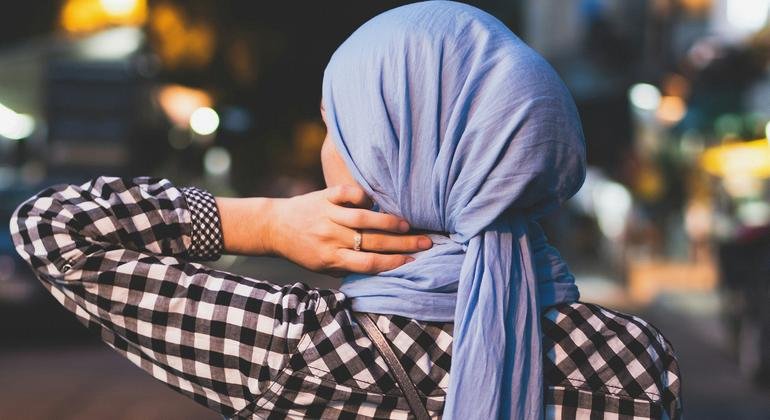 Especialistas da ONU pedem que França suspenda proibição do hijab