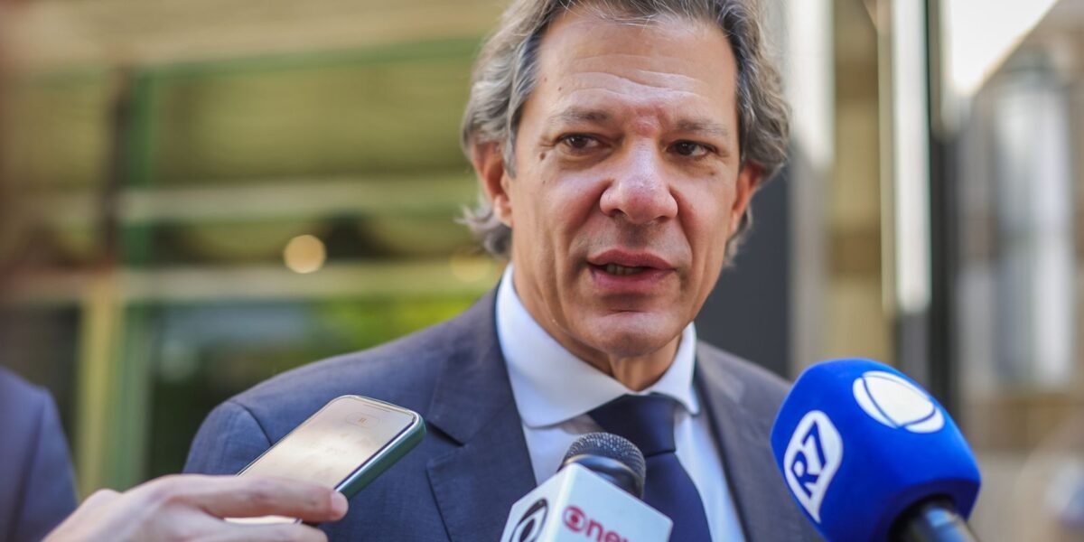 Haddad discute pacote de corte de gastos com Forças Armadas