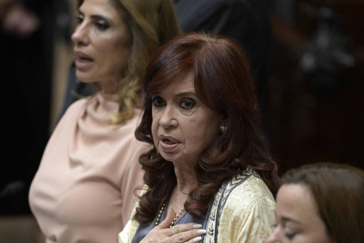 Milei cancela aposentadoria vitalícia de Cristina Kirchner - 15/11/2024 -