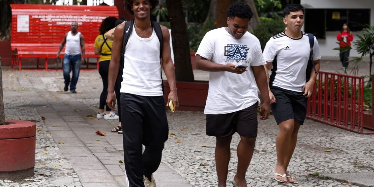 Quatro em cada dez jovens negros já foram excluídos no