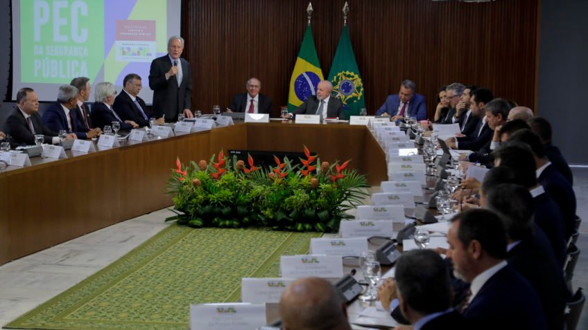 Saiba onde cada autoridade se sentou em reunião da PEC