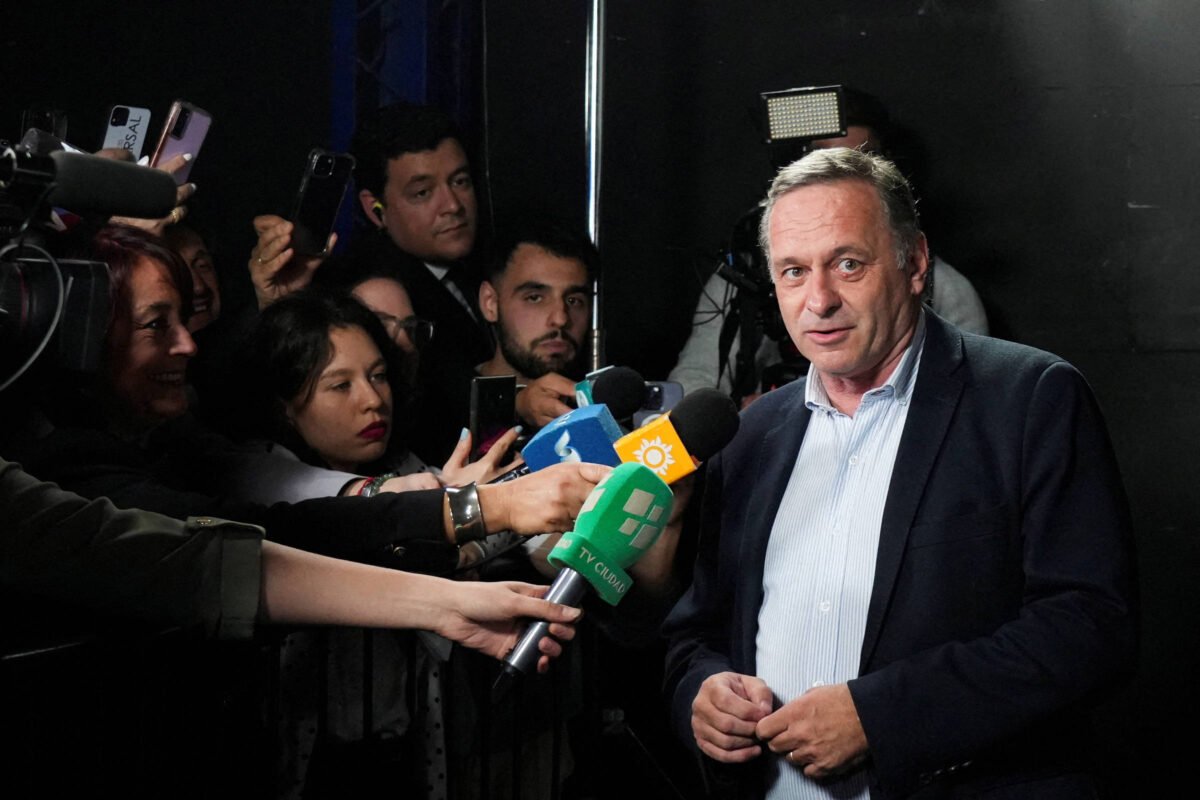 Uruguai: Eleição leva governista a propor elo com esquerda -