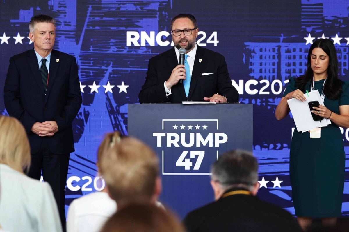 Conselheiro de Trump, Jason Miller tem ligação com Brasil -
