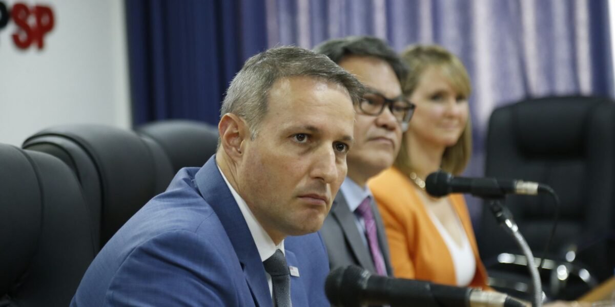Deputados de São Paulo pedem impeachment de secretário de segurança