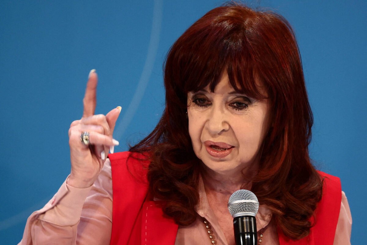 Kirchner: Argentina aceitou reformas de Milei por medo - 11/12/2024
