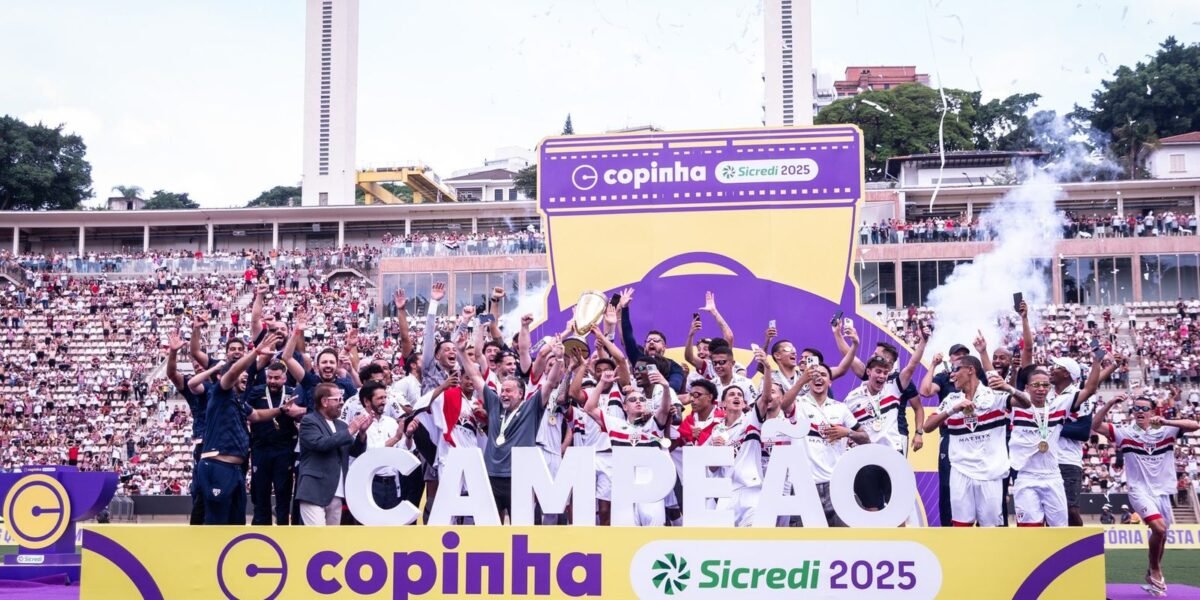 São Paulo vira sobre o Corinthians e é pentacampeão da