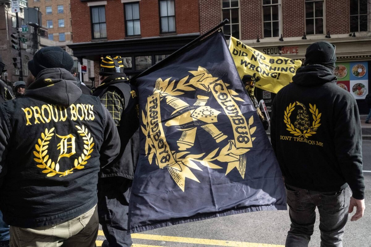 Igreja negra atacada por Proud Boys ganha processo nos EUA