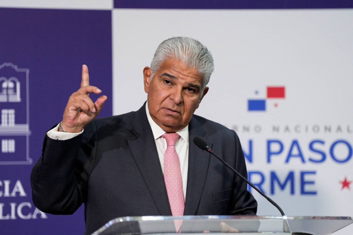 Panamá recebe 1º voo com migrantes deportados pelos EUA -