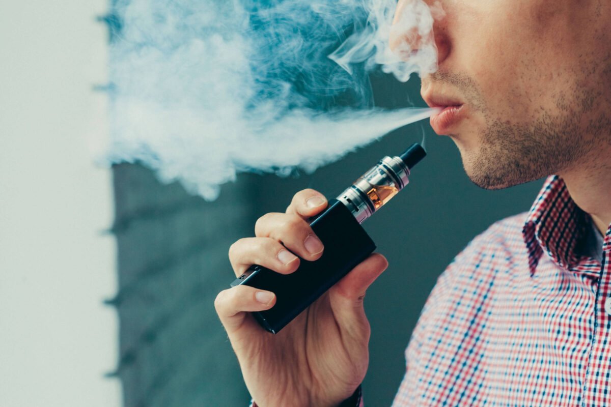Vapes: Hong Kong proibirá o uso em público em 2026