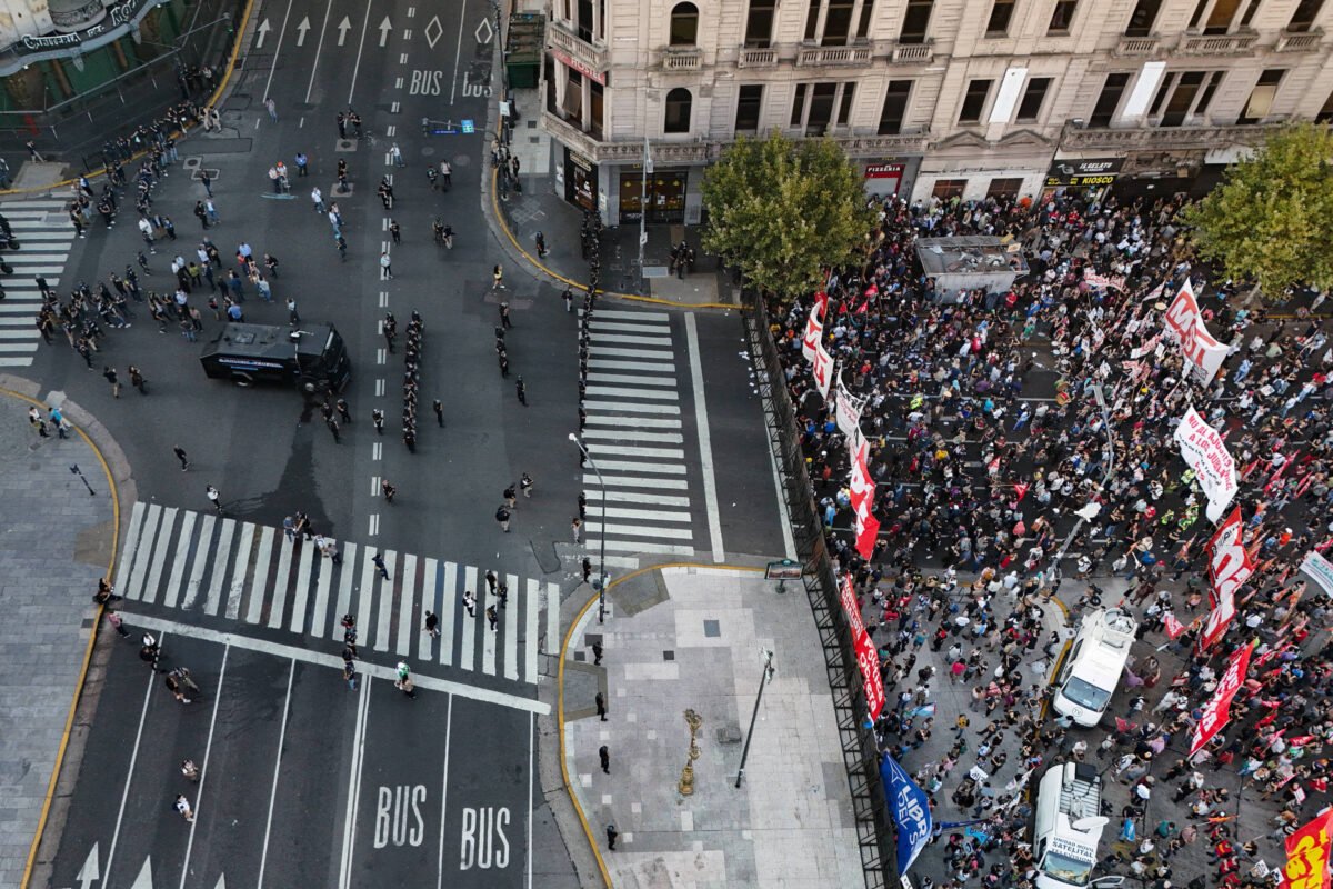 Argentina:Operação policial de Milei desinfla manifestação - 19/03/2025 - Mundo