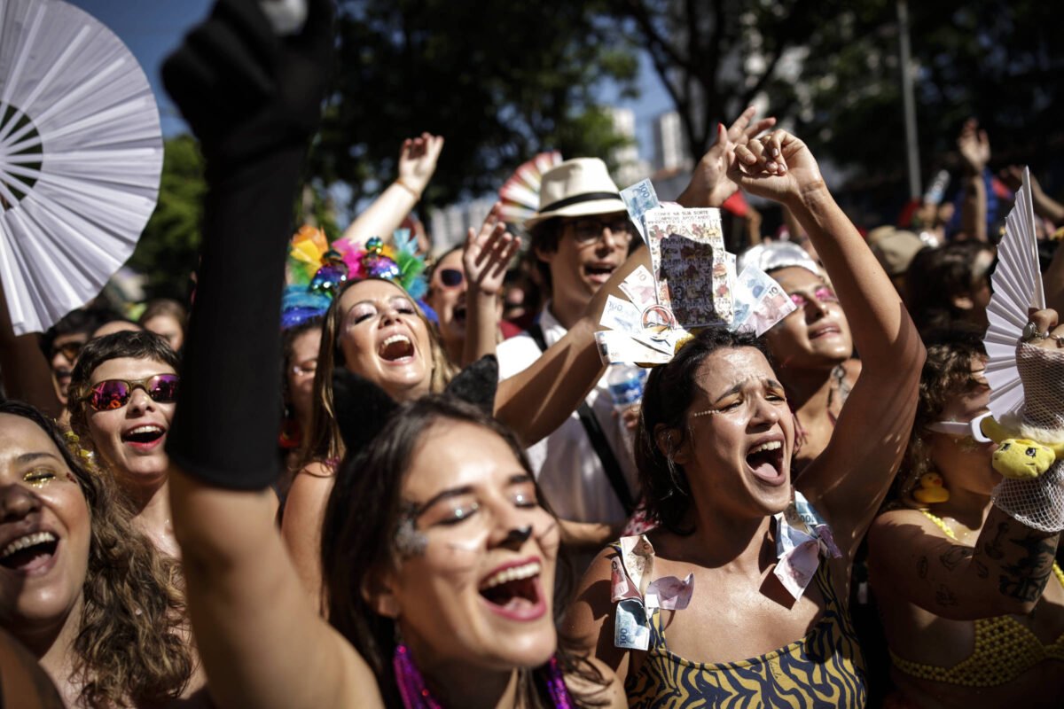 Brasil sobe 8 posições em ranking de felicidade da ONU