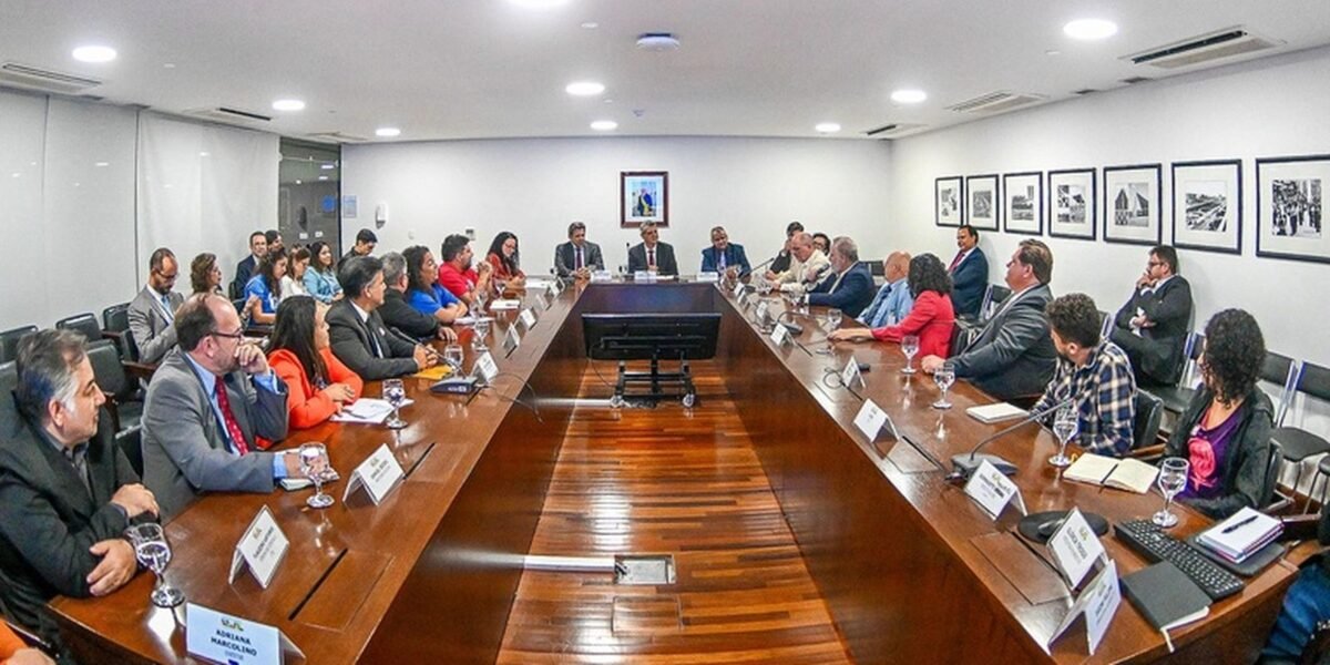 Centrais sindicais pedem isenção de Imposto de Renda sobre PLR