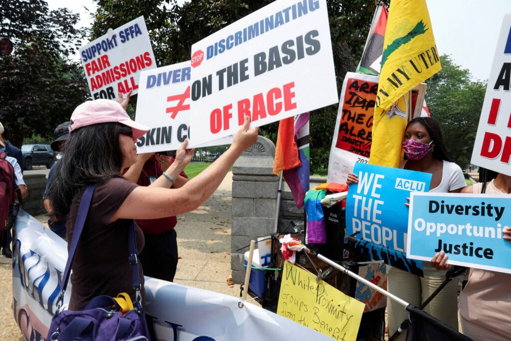 EUA investigam universidades por ações com critério racial - 14/03/2025