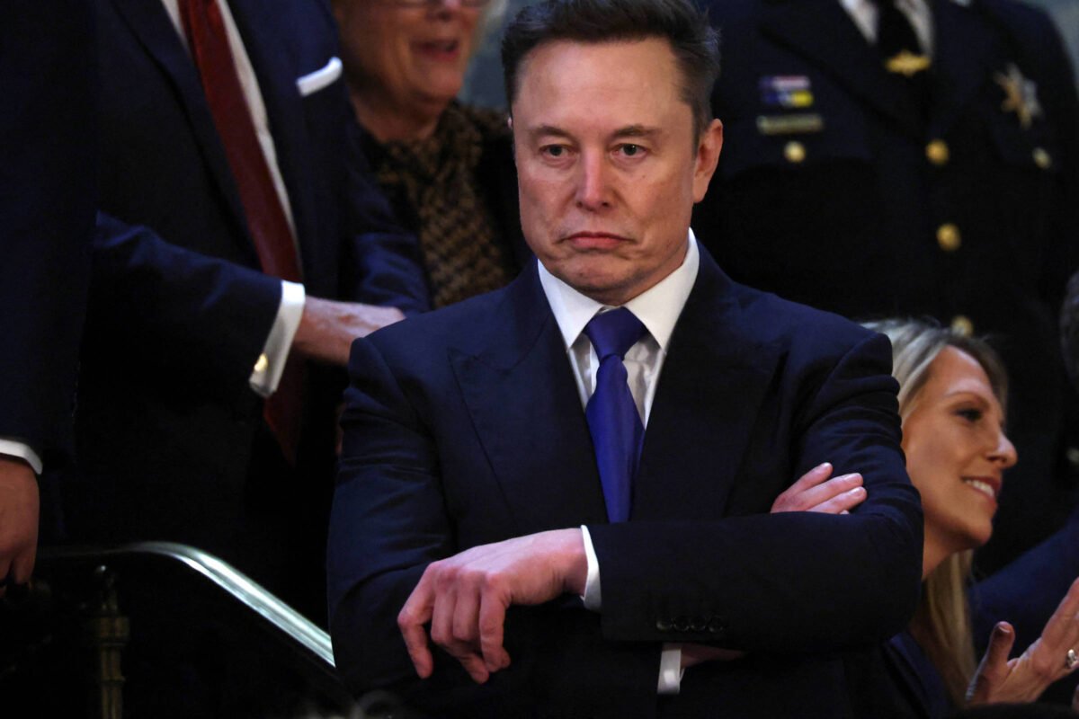 Equipe de Musk vai investigar caso de mensagens vazadas -