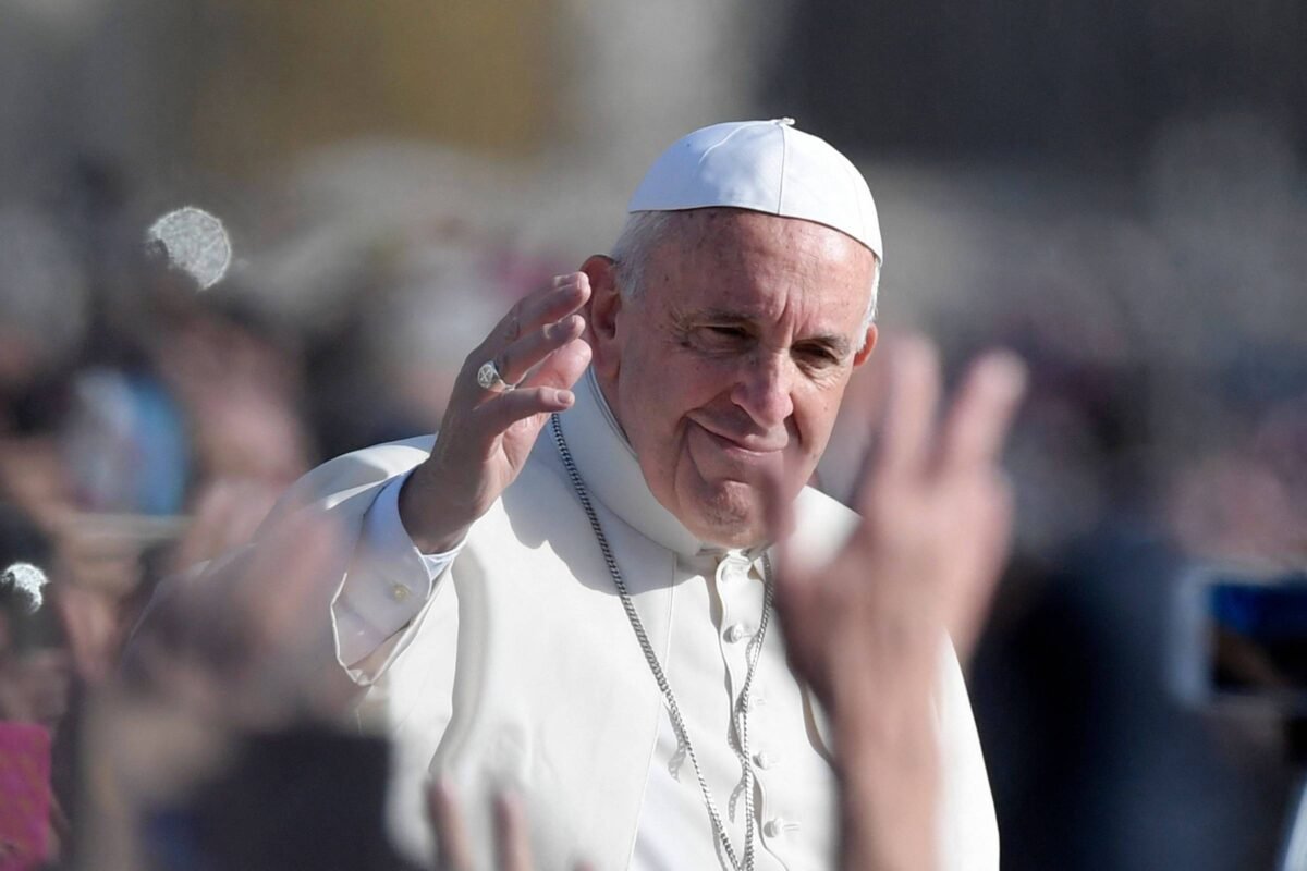 Internado, papa inicia novo ciclo para reformas na Igreja -