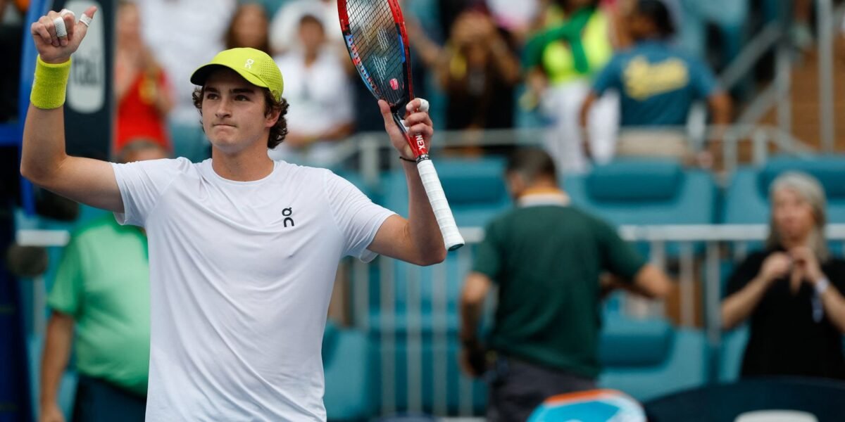 João Fonseca avança à 3ª rodada em Miami após bater
