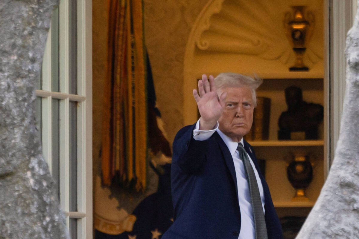 Justiça derruba ordem de Trump que barra militares trans -