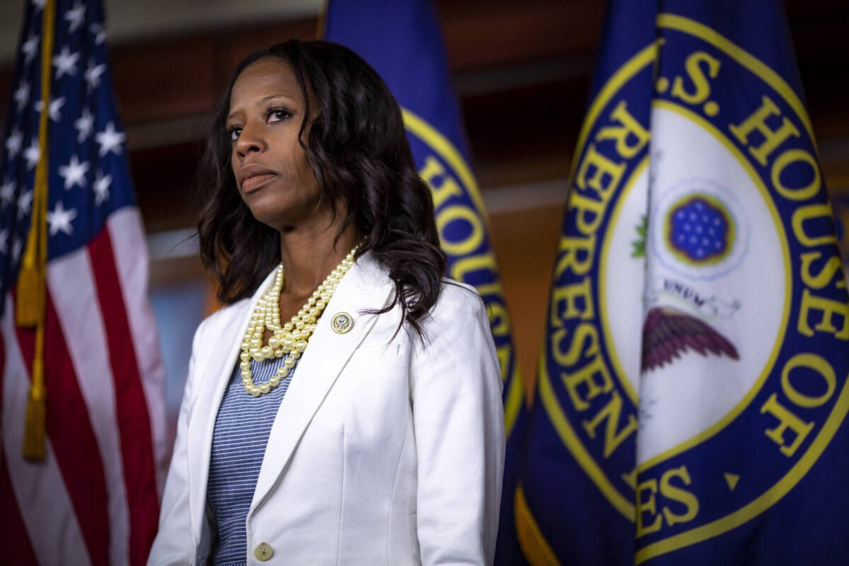 Morre Mia Love, 1ª congressista negra republicana dos EUA -