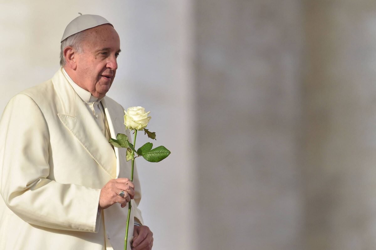 Papa Francisco precisa reaprender a falar após tratamento - 21/03/2025