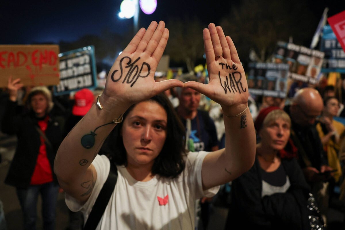 Por reféns, Netanyahu reforça ameaça de anexar Gaza - 26/03/2025