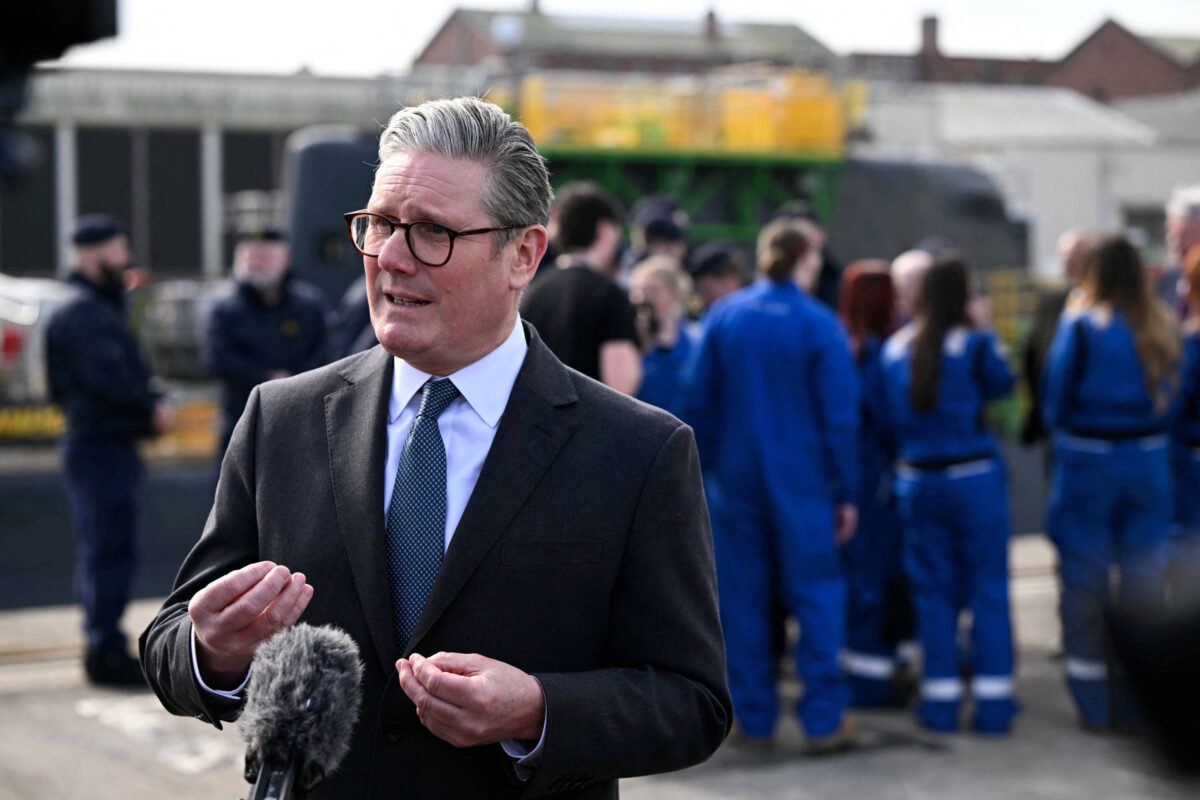 Reino Unido: Starmer se equilibra entre Europa e EUA -