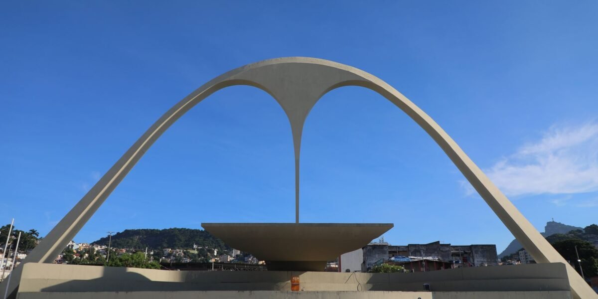 Rio: Mocidade, Paraíso do Tuiuti, Grande Rio e Portela fecham