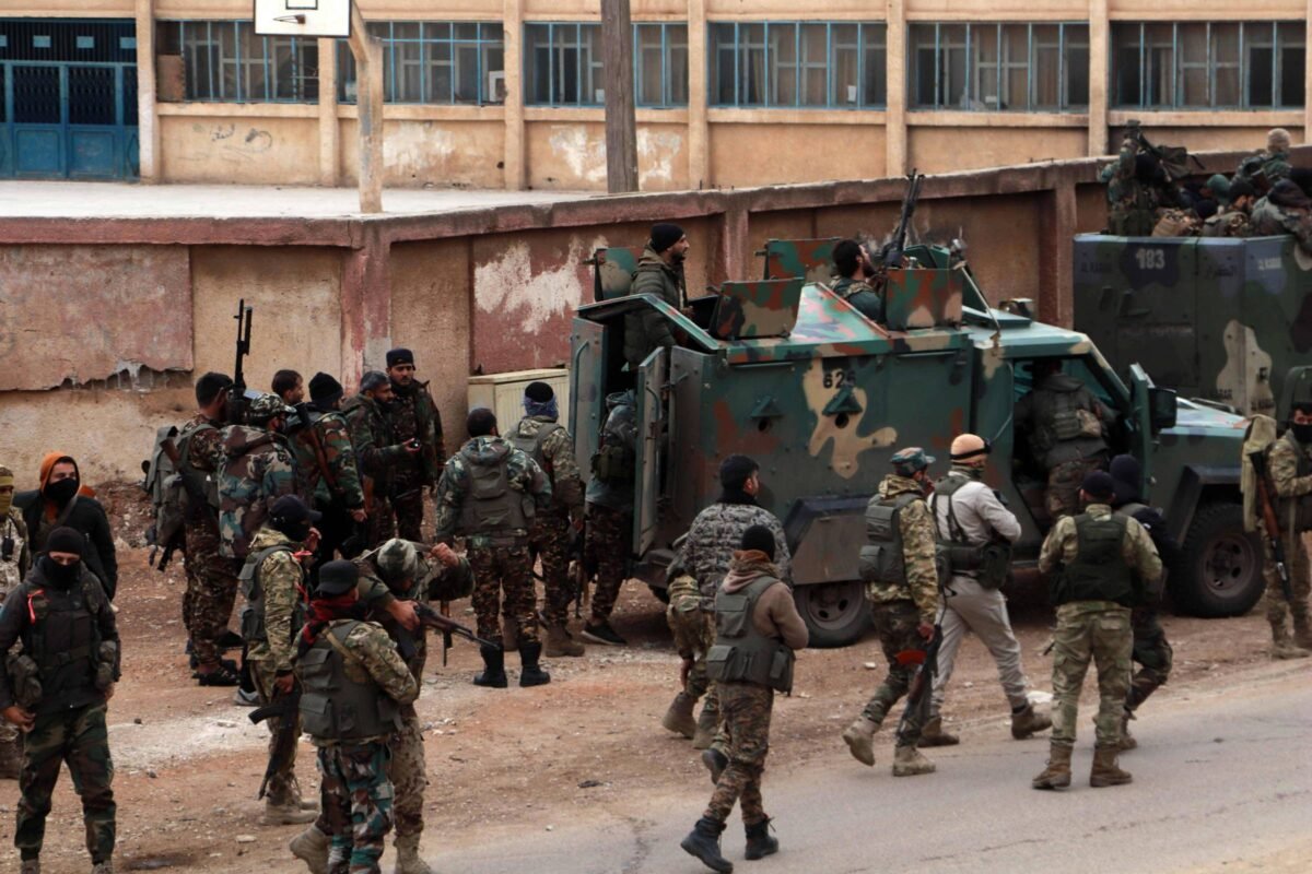 Síria: Confronto entre governo e leais a Assad matam 40