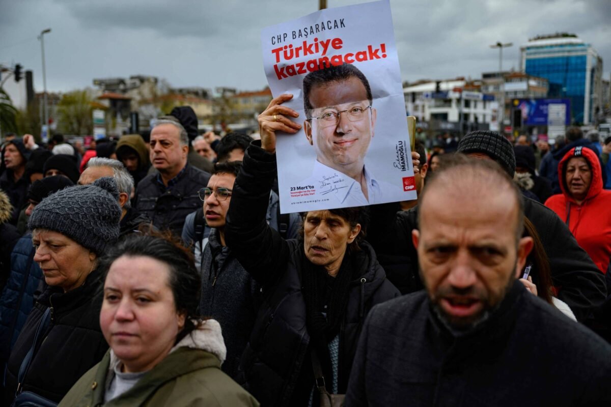 Turquia prende prefeito de Istambul, rival de Erdogan - 19/03/2025