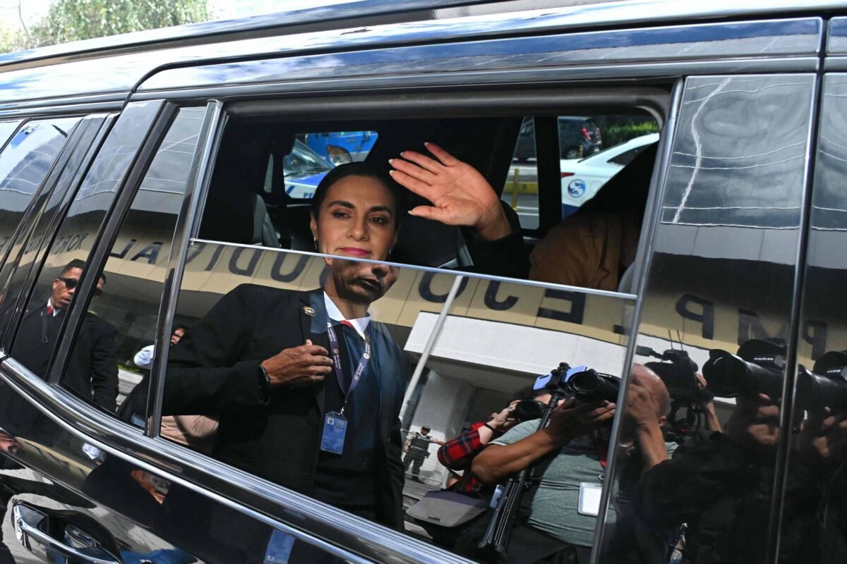 Vice do Equador, em briga com presidente, vai à Turquia