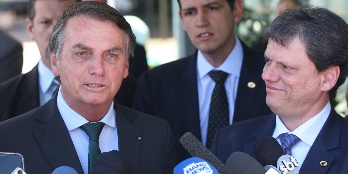 Bolsonaro indica Tarcísio e mais 14 testemunhas em processo no