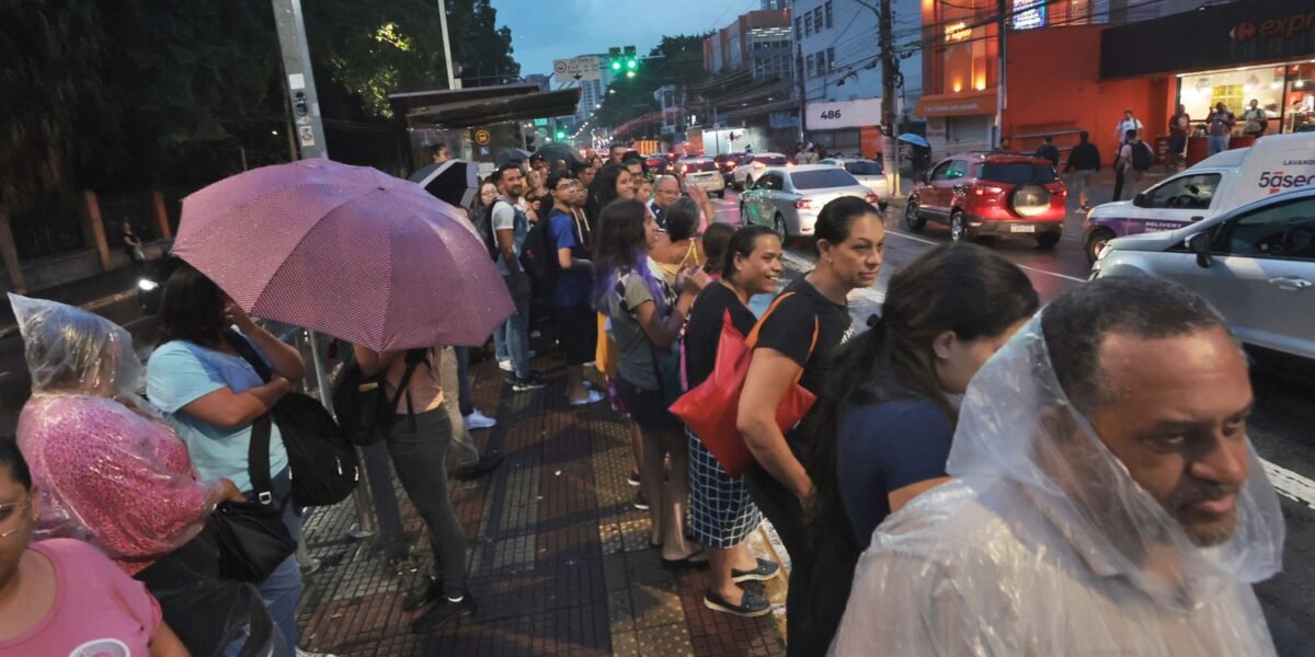 Chuva de sábado em cidades paulistas supera o previsto para