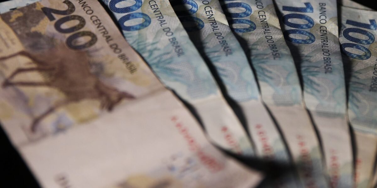 Dívida Pública sobe 0,22% em março e supera R$ 7,5