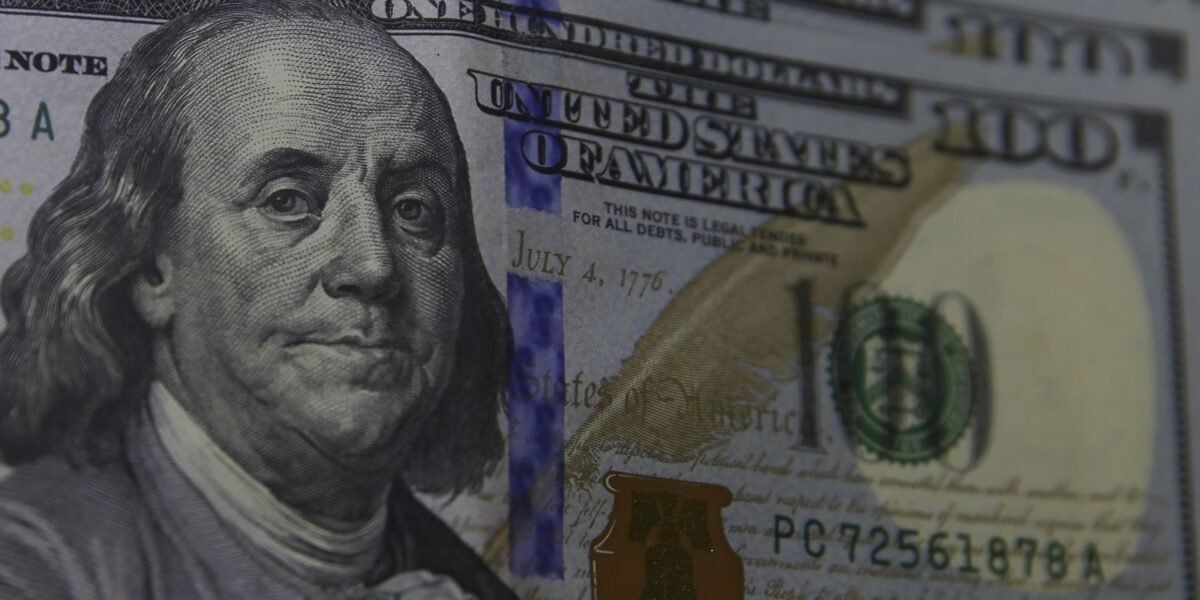 Dólar cai para R$ 5,80 após Trump falar em acordo