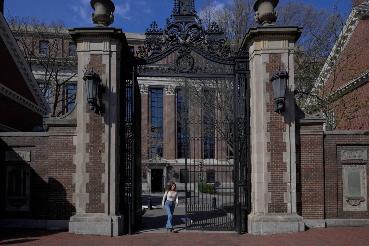 EUA ameaçam proibir Harvard de matricular estrangeiros - 17/04/2025 -