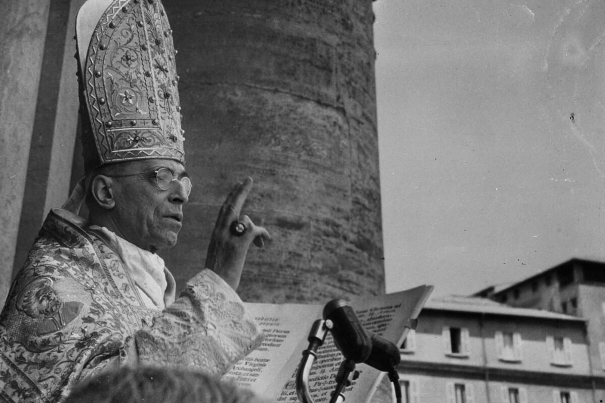 Embalsamamento falho desfigurou papa Pio 12 em funeral - 23/04/2025