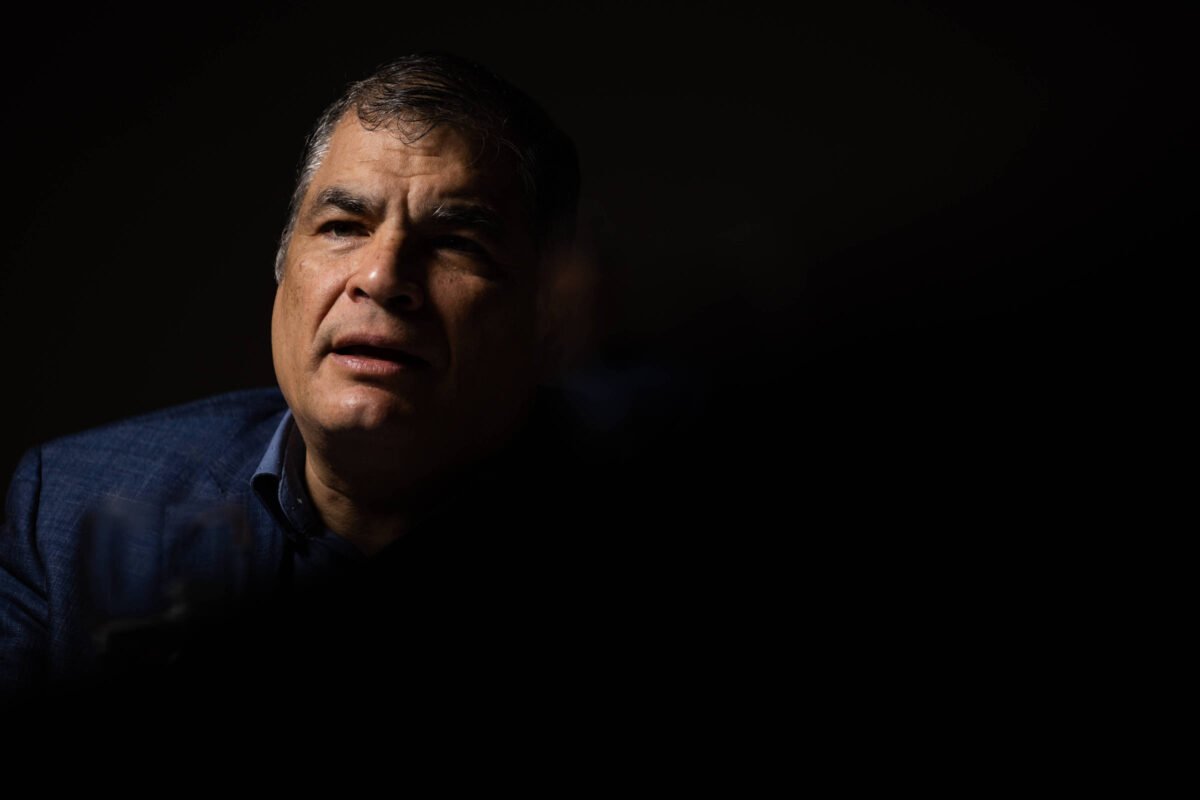 Equador: Rafael Correa é personagem onipresente em eleição - 12/04/2025