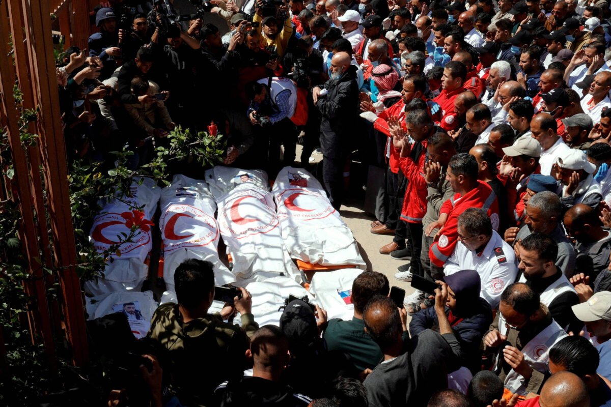 Israel diz que 6 dos 15 socorristas mortos eram do