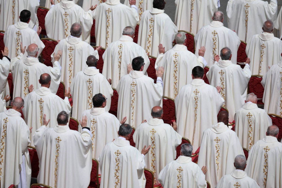 Papa: Idade é fator de peso no conclave e afunila