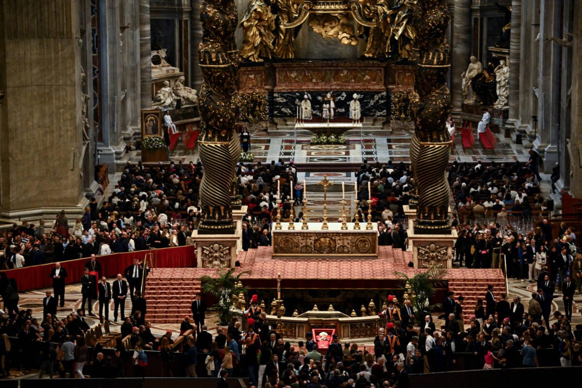 Papa: velório termina; Vaticano começa a preparar funeral - 25/04/2025