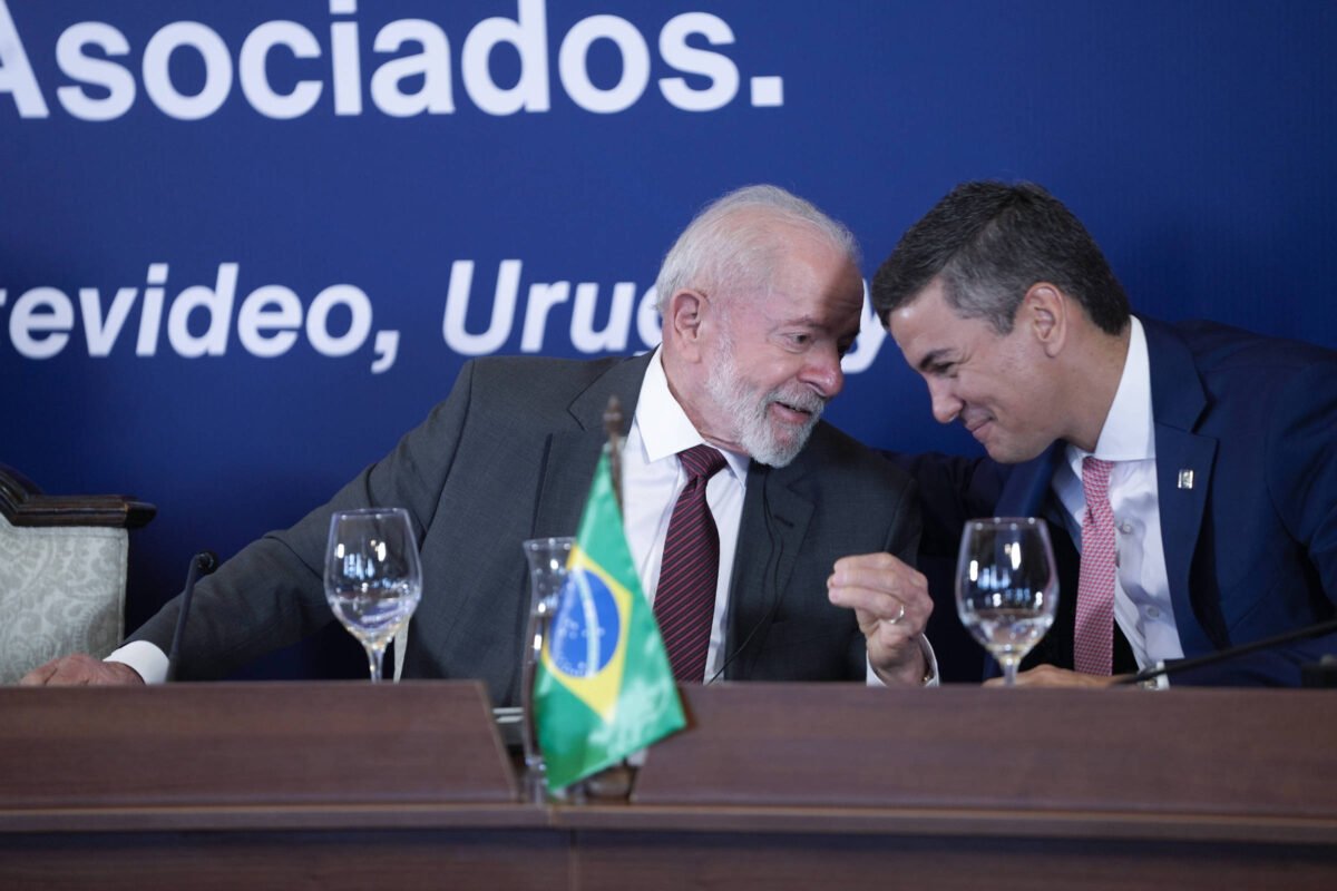 Paraguai convoca embaixador do Brasil por espionagem - 01/04/2025 -