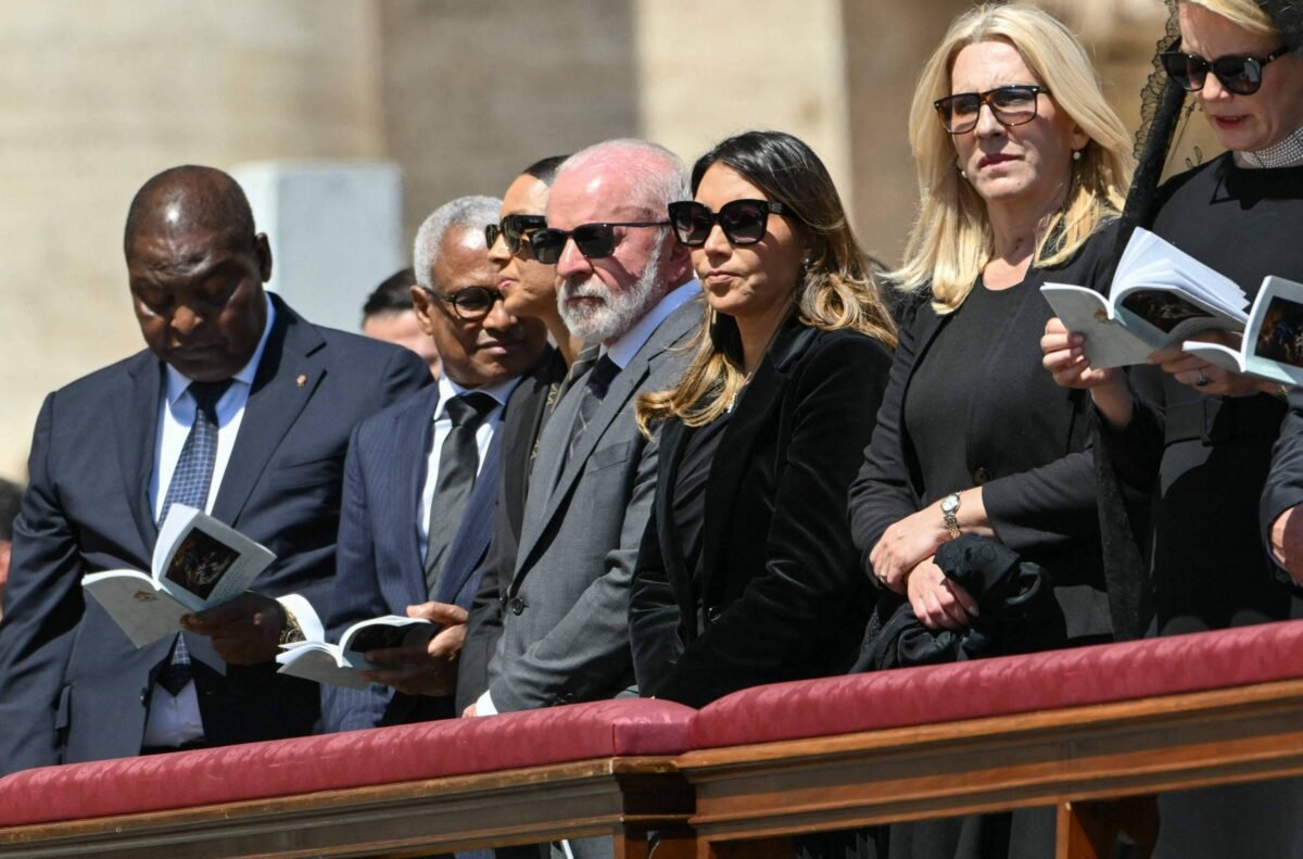 Planalto informa nova lista de comitiva no funeral do papa