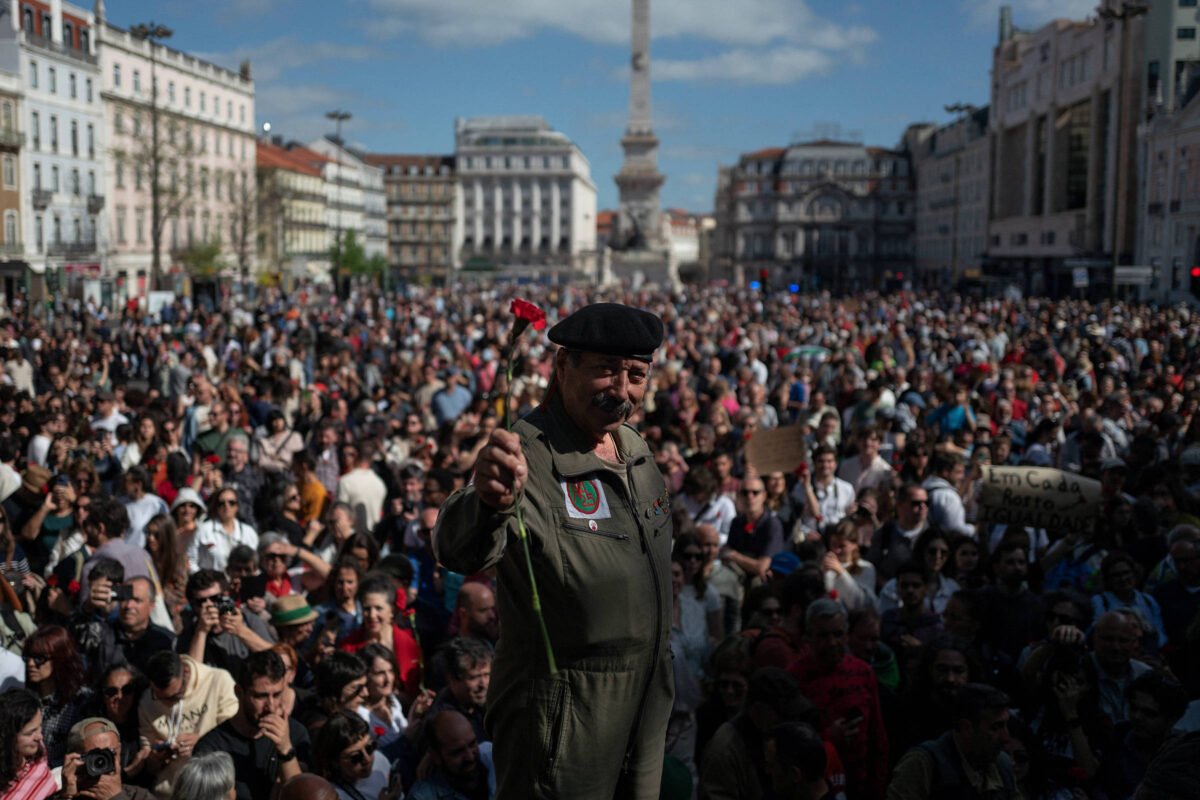 Portugal celebra 50 anos de eleições na democracia - 25/04/2025