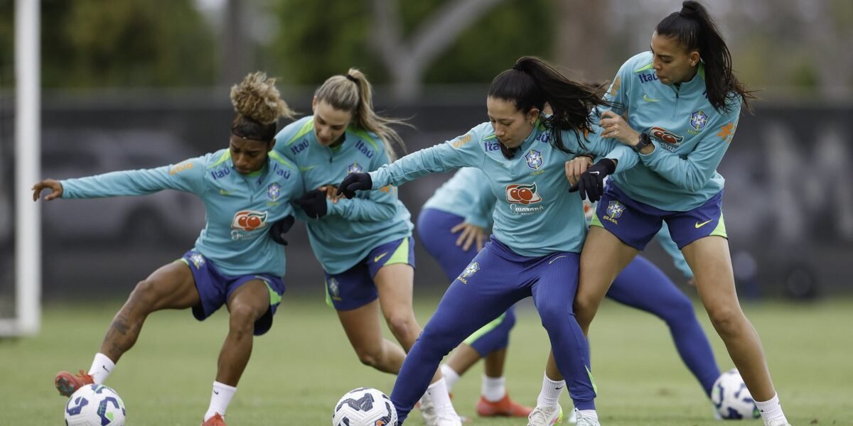 Seleção feminina treina nos EUA para reencontro com donas da